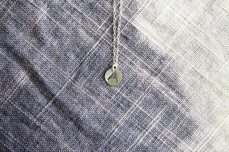 STAMPED MOUNTAIN CIRCLE PENDANT NECKLACE - Powderaddicts